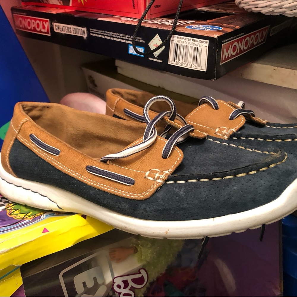 Bass Men’s Two-Tone Boat Shoes in Navy and Tan